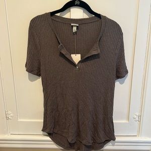 Casual brown T-shirt, soft material